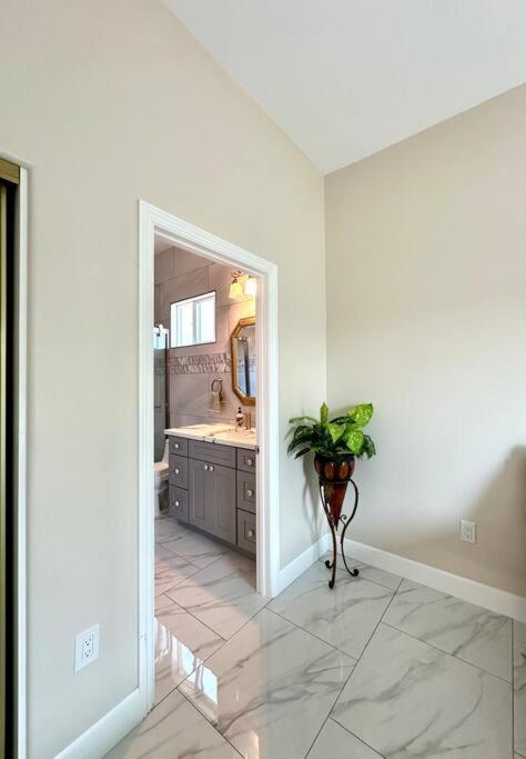 Вілла New Renovated House In Little Saigon Midway City Екстер'єр фото