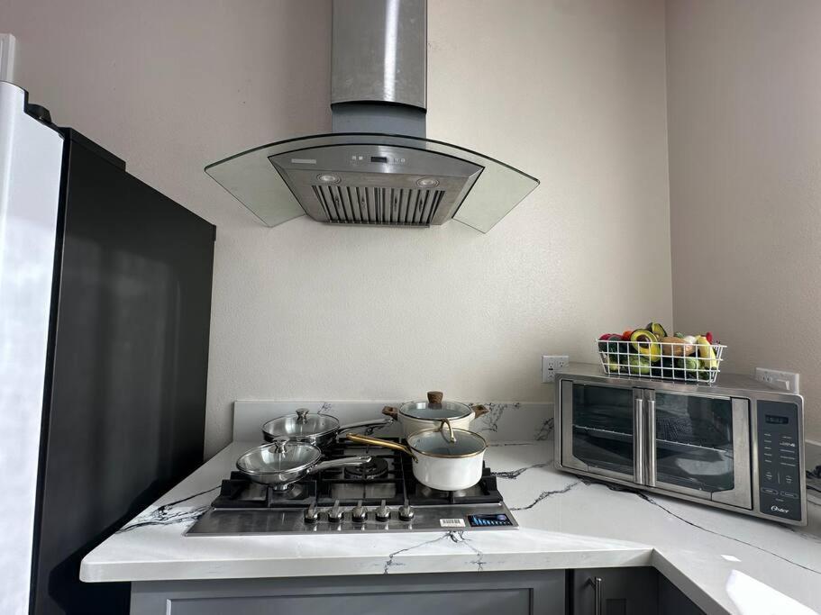 Вілла New Renovated House In Little Saigon Midway City Екстер'єр фото