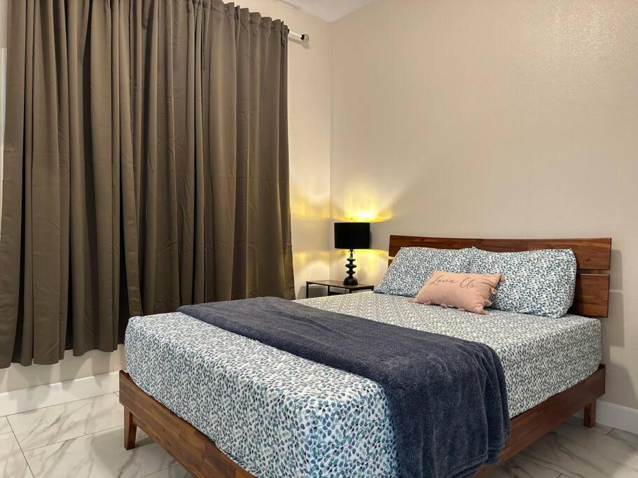 Вілла New Renovated House In Little Saigon Midway City Екстер'єр фото