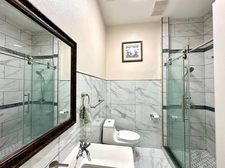 Вілла New Renovated House In Little Saigon Midway City Екстер'єр фото
