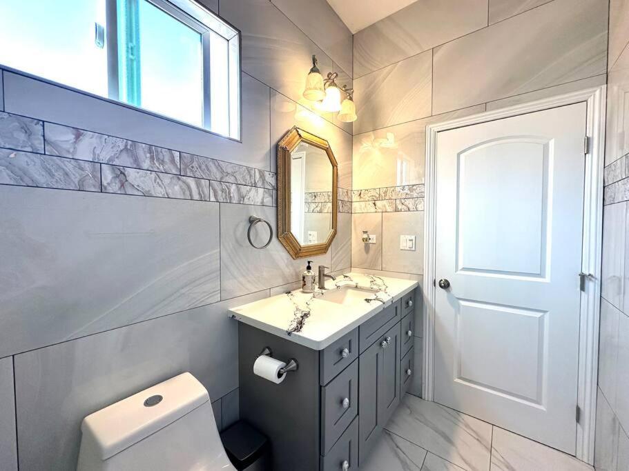 Вілла New Renovated House In Little Saigon Midway City Екстер'єр фото