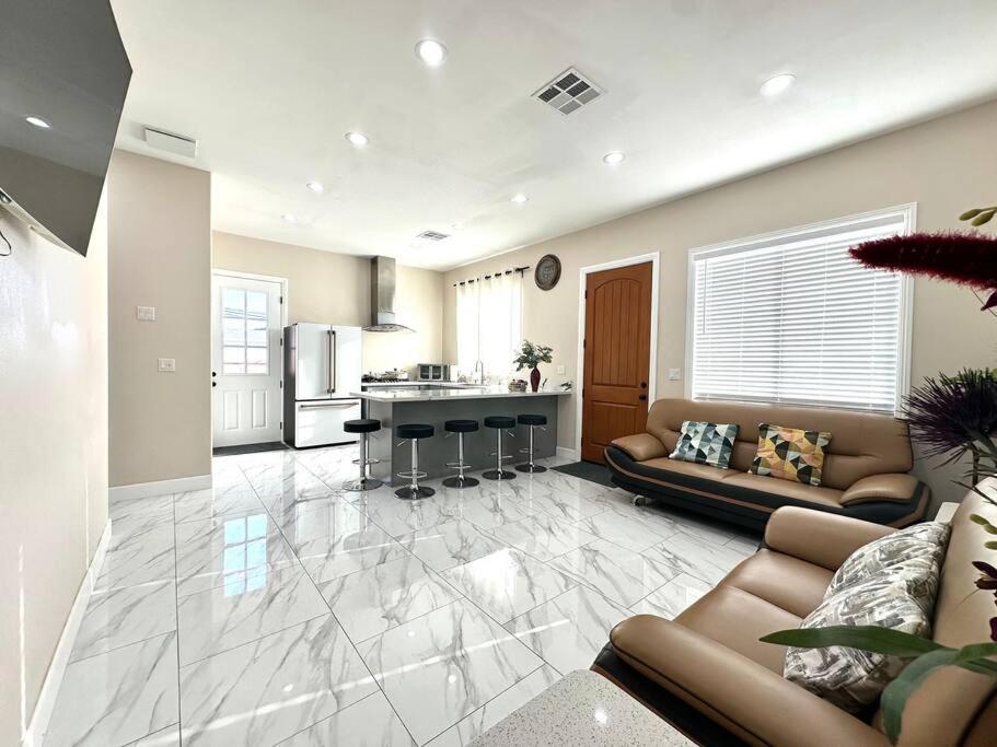 Вілла New Renovated House In Little Saigon Midway City Екстер'єр фото