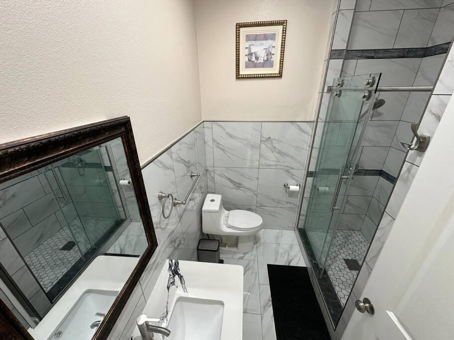 Вілла New Renovated House In Little Saigon Midway City Екстер'єр фото